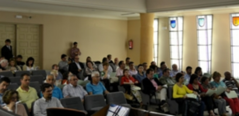 Los alcaldes y concejales de los pueblos beneficiarios conocieron los detalles del plan de contratación de personal./ B. M.