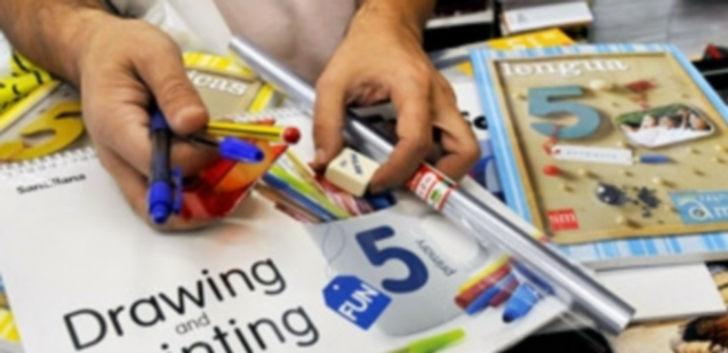 La vuelta al cole supone un verdadero problema para las familias numerosas por los excesivos gastos. / Juan Martín