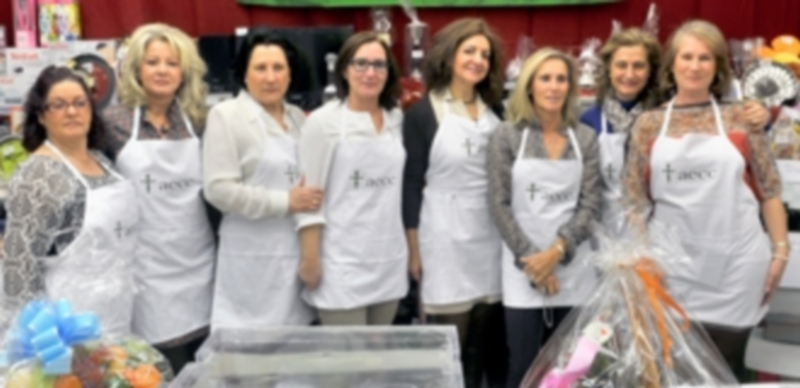 Las fuerzas se multiplican en el rastrillo benéfico 1 /KAMARERO