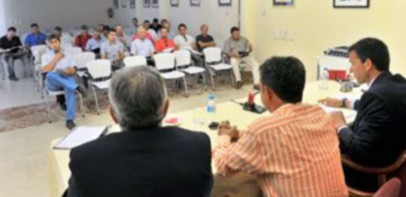 La asamblea de la APIC se celebró ayer en la Cámara de Comercio. En primer término