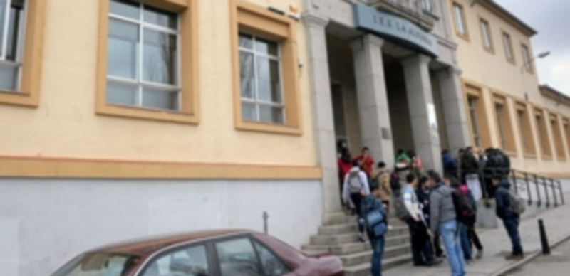 La comunidad del IES La Albuera ha solicitado por segundo año consecutivo a pedir la enseñanza de inglés. / Kamarero