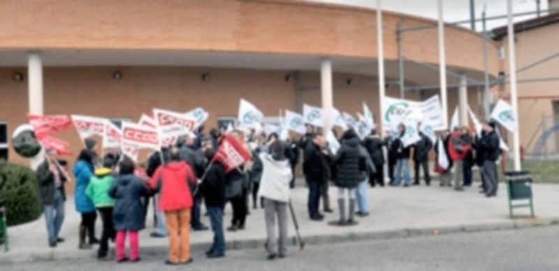 Una reciente concentración sindical en el Centro Penitenciario de Segovia para demandar medidas de seguridad. / Kamarero