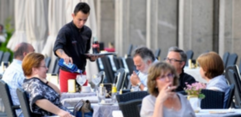 El sector Servicios es uno de los que más contrataciones realiza en la época estival