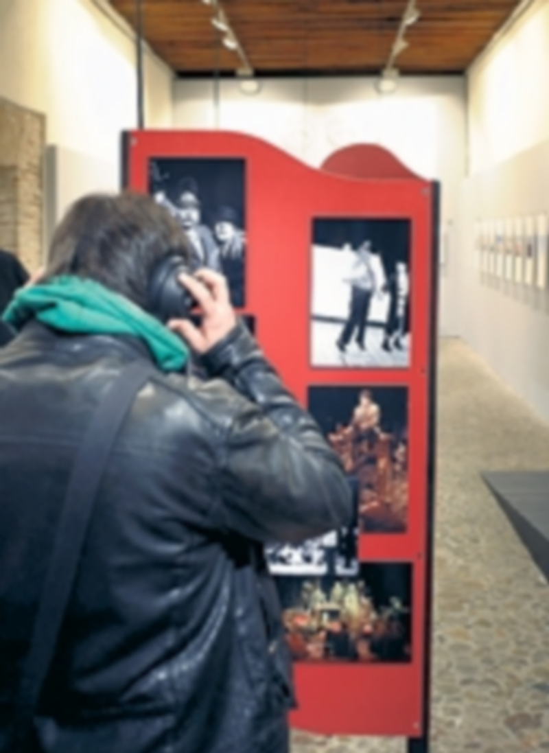 Las fotografías recorren la historia del cine en España y Suecia. / Kamarero