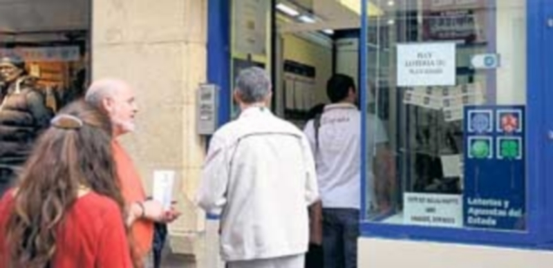 La mayoría de los segovianos dejan para este mes de diciembre la compra de décimos para el sorteo del ‘Gordo’. / Kamarero