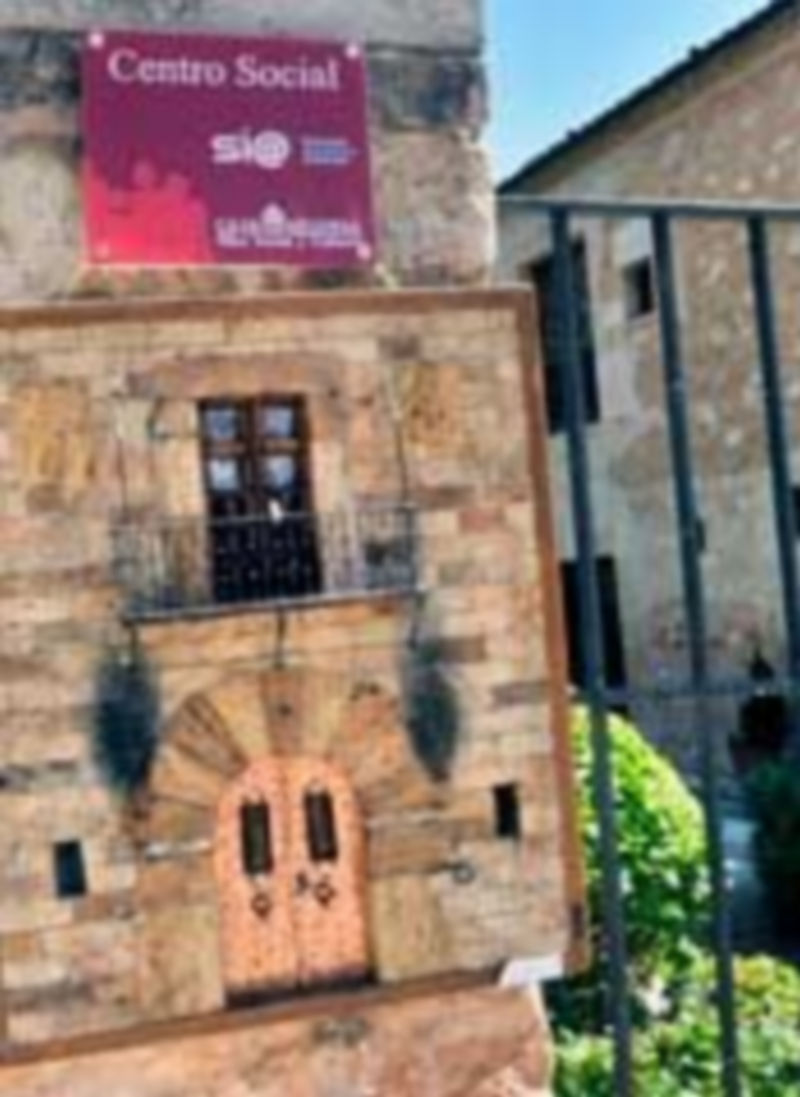 Entrada al Centro Social de Ayllón