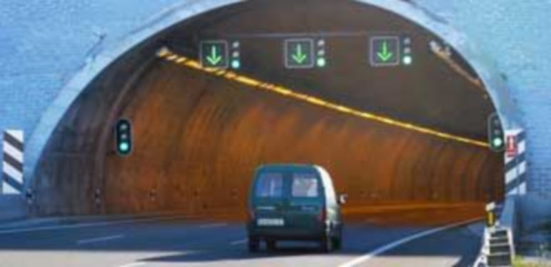 Imagen de uno de los accesos a los túneles de Guadarrama