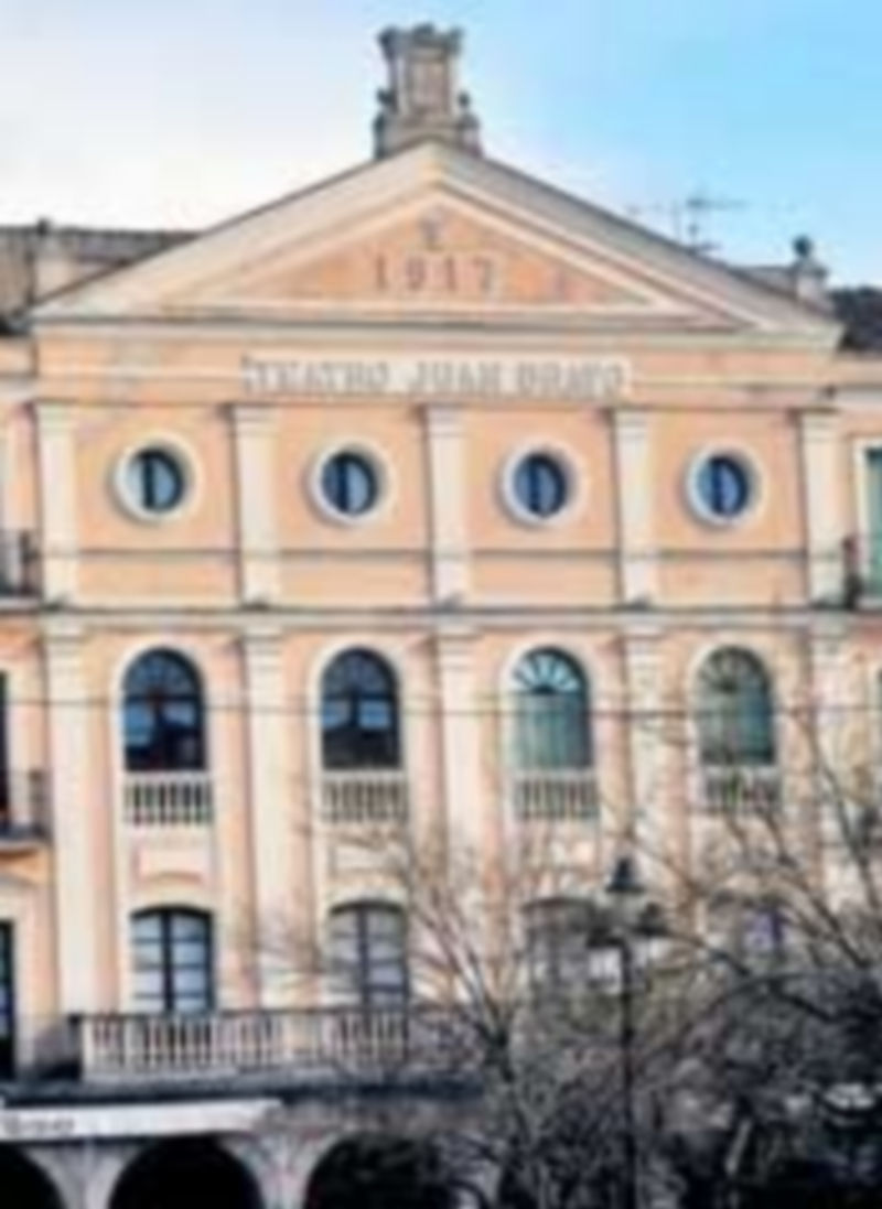 Fachada del teatro Juan Bravo