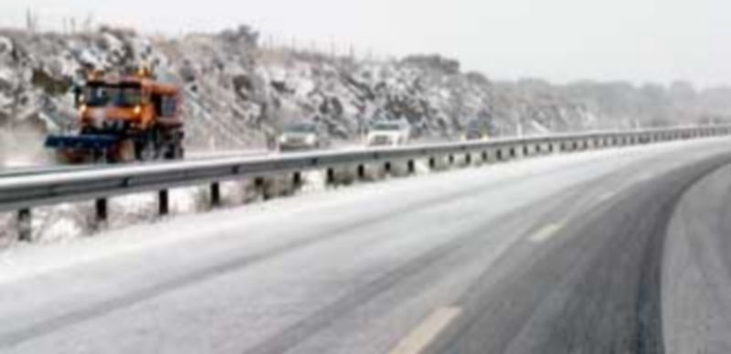El tratamiento ante nevadas centra parte de las tareas de Abertis. / Kamarero