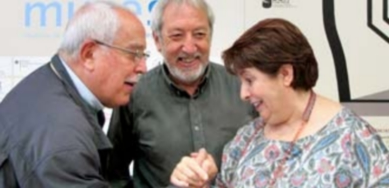Un «festín» de buen cine 1 El realizador Antonio Giménez-Rico saluda a la alcaldesa en presencia de Eliseo de Pablos