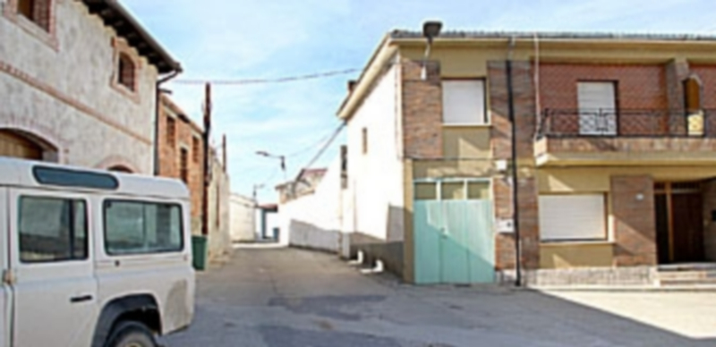 La banda de búlgaros tenía a 19 compatriotas hacinados y explotados para labores agrícolas 1 La operación ha permitido liberar a 33 personas. / E. A.