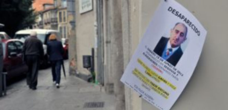 Cartel pidiendo la colaboración ciudadana en la localización del hombre. / E. A.