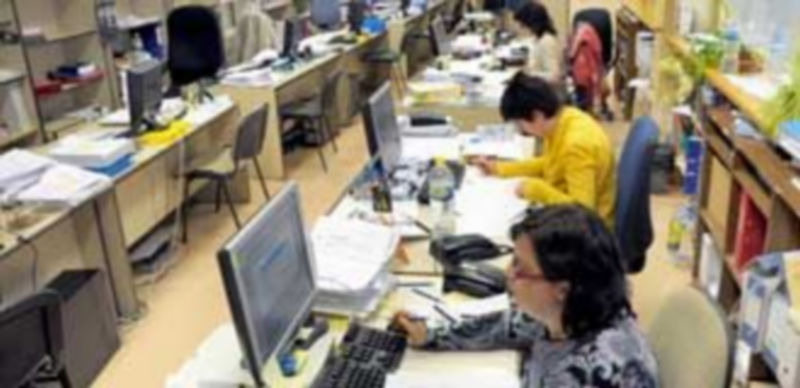 La oficina municipal de tributos y recaudación se sitúa en la planta baja del edificio principal del Ayuntamiento. /Kamarero