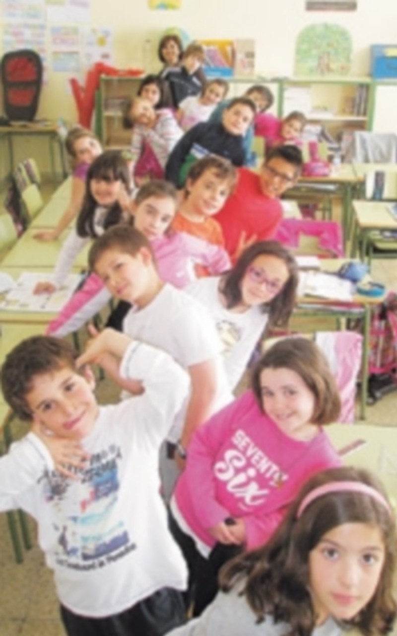 Un grupo de alumnos del Villalpando se hacen un selfie. / El Adelantado