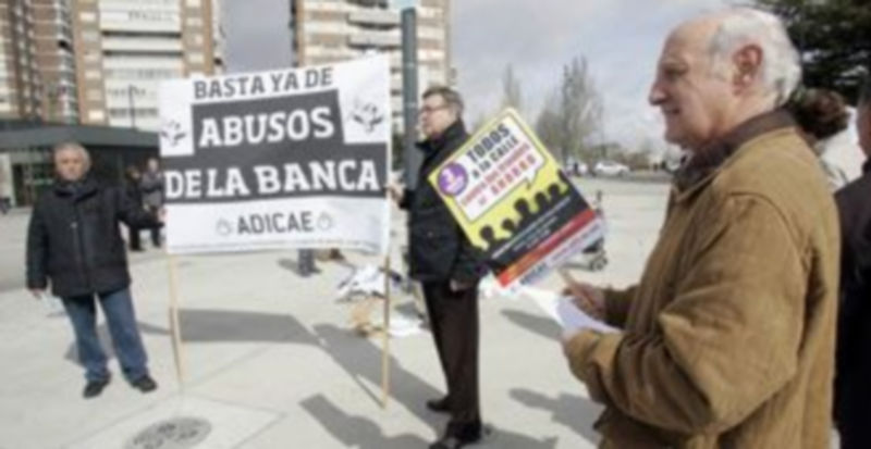 Imagen de una acción de protesta realizada por uno de los grupos de afectados de Adica en Castilla y León. / ICAL