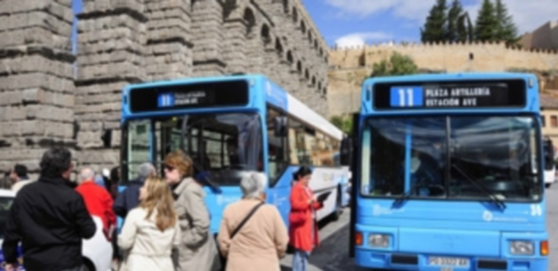Los autobuses de las líneas 11 y 12 tienen como destino la estación del AVE Segovia-Guiomar. / Kamarero