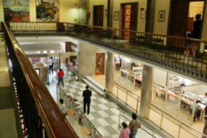 Interior de las oficinas de la sede central de Caja Segovia