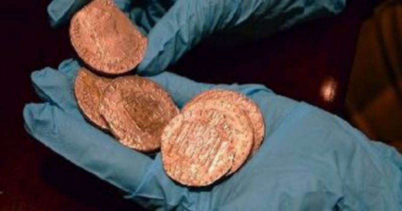 Imágenes de archivo de algunas de las monedas de oro recuperadas del buque Nuestra Señora de las Mercedes. / E. A.
