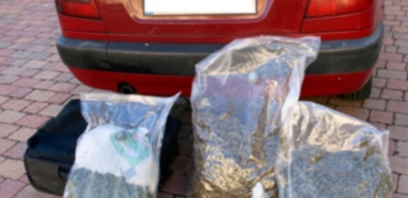 La droga encontrada estaba oculta en tres maletas en el maletero del vehículo. / Guardia Civil