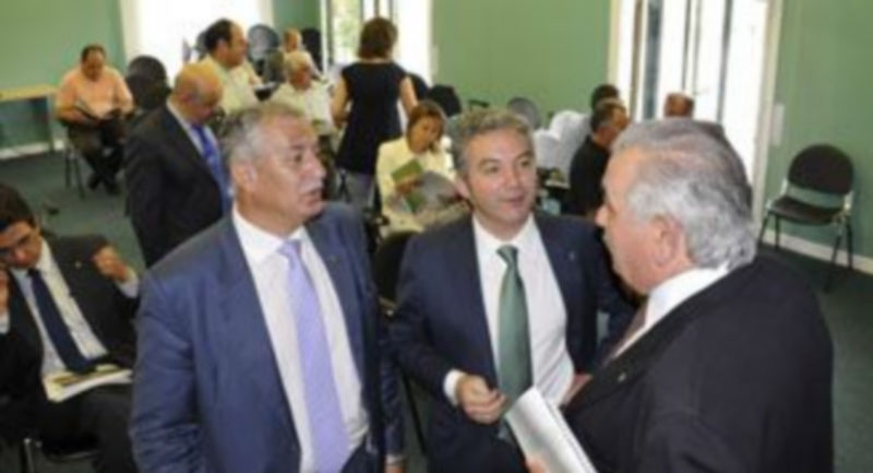 Representantes de la veintena de agrupaciones y asociaciones que están integradas en la Federación Empresarial Segoviana (FES) asistieron ayer a la asamblea general. / Juan Martín