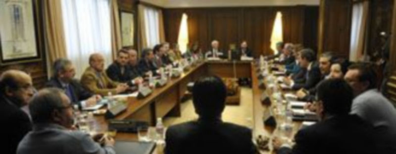 Imagen de archivo de una reunión conjunta celebrada por los miembros del consejo de administración y de la comisión de control de Caja Segovia