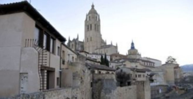 El Ayuntamiento pretende potenciar el encanto de la muralla medieval