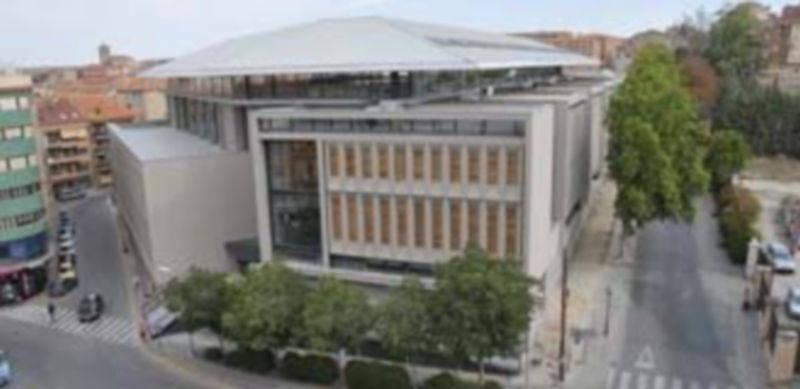 El nuevo edificio ubicado en el antiguo acuartelamiento “Alto de los Leones” reunirá en un futuro cercano todos los estudios universitarios de carácter público. / Juan Martín