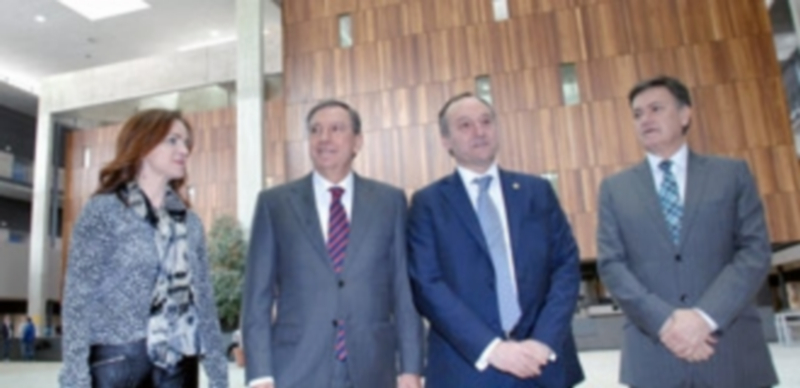 Al acto de firma del acuerdo asistieron