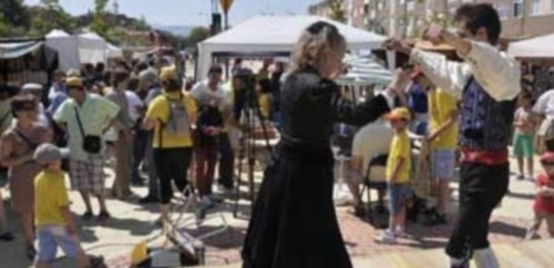 Julio cultural en el barrio de Nueva Segovia 1 La buena acogida que tuvo el pasado año el Mercado Castellano ha impulsado la organización de la segunda edición. /J. M.