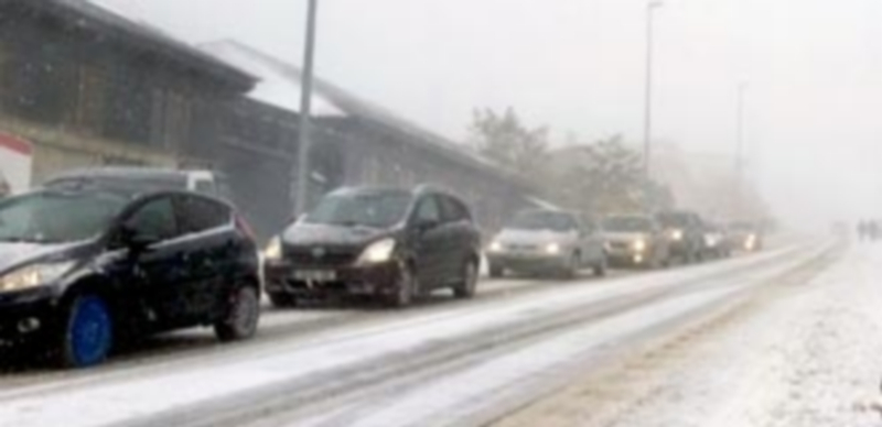 El puerto de Navacerrada presentaba en la mañana de ayer problemas de tráfico por la nieve. / Parque Nacional Guadarrama