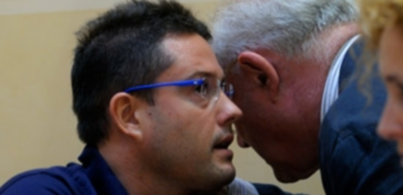 Arranz conversa con Giráldez en un pleno