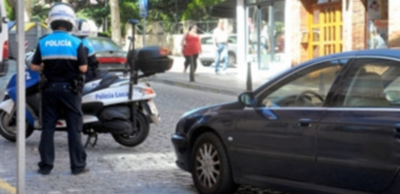 Un agente de la Policía Local