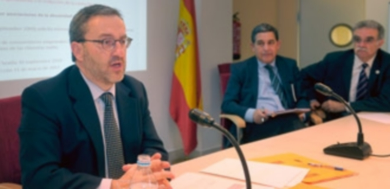 El magistrado Luis Sanz Acosta durante su intervención en la jornada formativa del Colegio de Abogados. / Kamarero