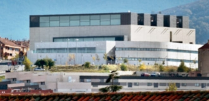 El imponente edificio de la nueva Biblioteca Pública del Estado ha sido construido por el Ministerio de Cultura en el barrio de Nueva Segovia. / Kamarero