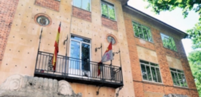 El contrato del servicio de limpieza de los colegios públicos ha revisado a la baja el precio de las horas laborales. / Kamarero