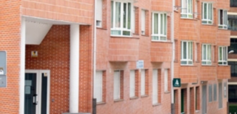 Las viviendas del edificio de la calle Los Bomberos estarán a disposición de los nuevos inquilinos en octubre. / Kamarero