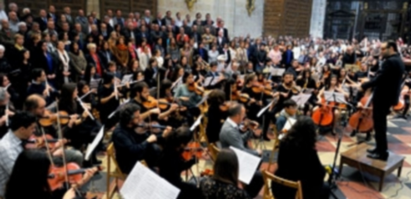 El coro y la orquesta que interpretó el villancico volvió a mostrar el talento que exhiben durante la puesta en escena de la pieza musical. / kamarero