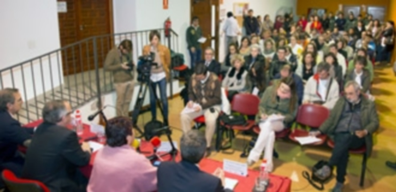 Autoridades de las instituciones implicadas inauguraron ayer las acciones formativas en la antigua fábrica de borra. / Kamarero