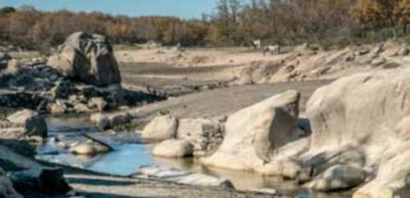 El nivel del agua en el embalse del Pontón Alto se encuentra por debajo de lo habitual en esta época del año. / Kamarero