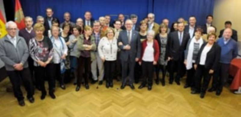 Grupo de los empleados de la Administración autonómica en la provincia que se jubilan este año. / Kamarero
