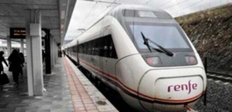 El trayecto Madrid-Segovia es uno de los que mayor demanda de abonos para viajeros concentra. / Kamarero