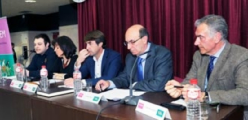 La mesa redonda ‘El futuro del empleo en Segovia’ puso el punto final a Tándem. / Kamarero