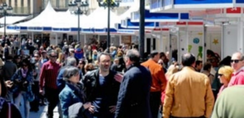 Durante el pasado puente festivo miles de personas han visitado la Feria de Artesanía. / Kamarero