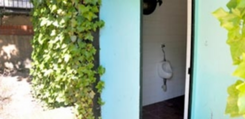 Hay diversos baños destinados al uso público repartidos por toda la ciudad