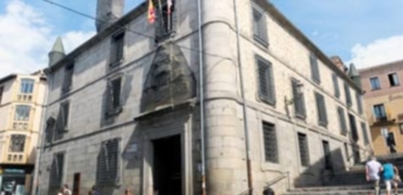 La Casa de la Lectura abrirá sus puertas en enero o febrero de 2017 1 Edificio histórico que ha sido biblioteca pública y mantendrá su vinculación con el libro como Casa municipal de Lectura. / KAMARERO