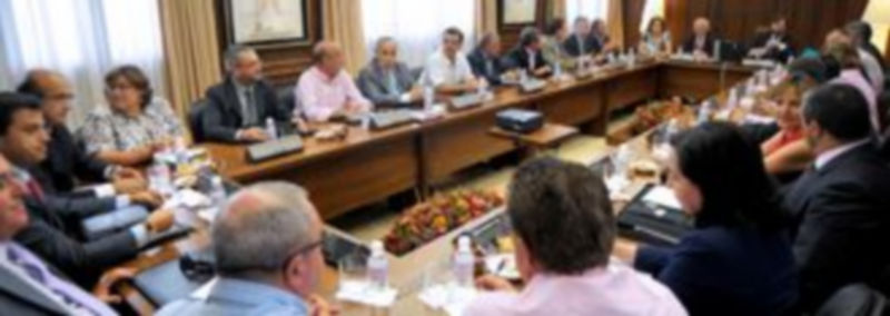 Momento de la reunión conjunta entre los miembros del Consejo de Administración y de la Comisión de Control ayer por la mañana en las oficinas centrales de Caja Segovia. / Kamarero