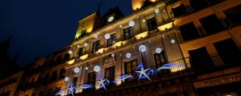 El presupuesto del Ayuntamiento de Segovia para el año 2011 se aprobará el próximo 30 de diciembre y rondará los 65 millones de euros. / KAMARERO