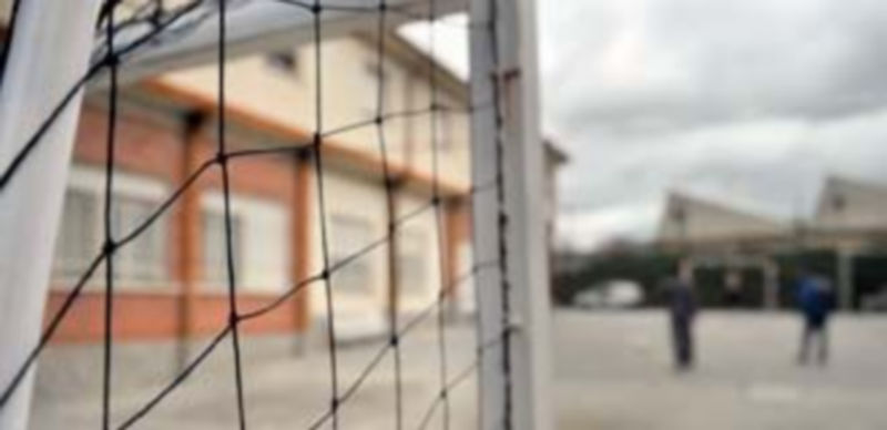 Los niños van al colegio por la mañana y después realizan actividades de convivencia o de otro tipo en el centro. / Kamarero