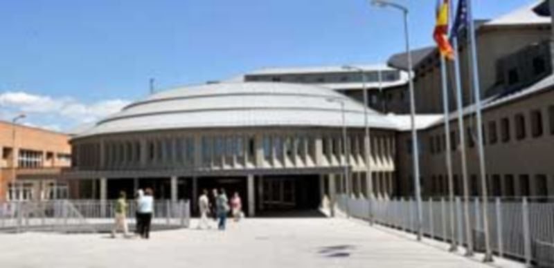 El Hospital General cancelará camas de Cirugía en el periodo navideño 1 Accesos al Hospital General de Segovia donde se está cambiando el sistema de utilización de camas. / Kamarero