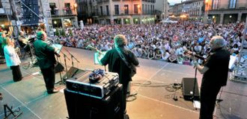 /KAMARERO Y FOLK SEGOVIA